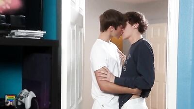 Pornywood Naughty Twinks: Wild Bareback Action and Cum Shots!