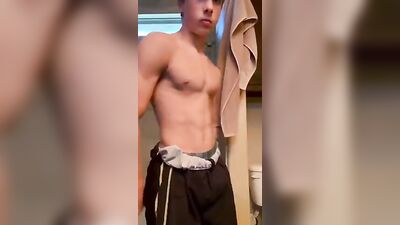 Flashing Ripped Twinkie - Amature Frat Guys Solo!