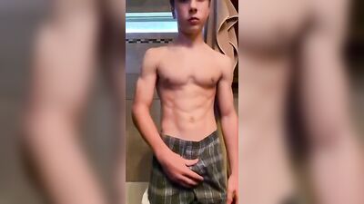 Flashing Ripped Twinkie - Amature Frat Guys Solo!