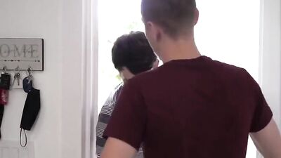 Bareback Threesome with Daddys Twinks: Cum Shots Galore!