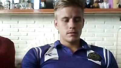 Soccer ducth blonde guy cum in is abbs