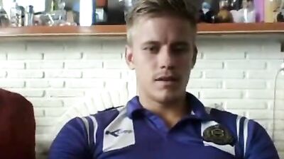 Soccer ducth blonde guy cum in is abbs