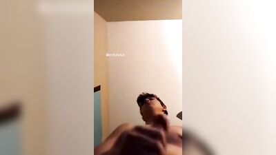Gay Muscle Boys Amateur Cum Shots Web-Cam - Wank and cum on the camera!