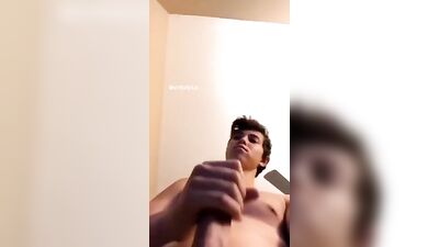 Gay Muscle Boys Amateur Cum Shots Web-Cam - Wank and cum on the camera!