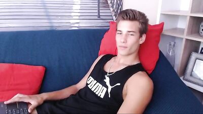 Discover the ultimate web-cam experience with hot blonde cute tom!