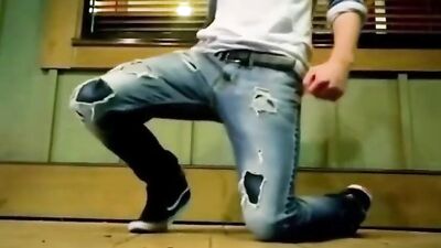 Twink in the Park: Solo Masturbation and Risk Taking!