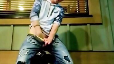 Twink in the Park: Solo Masturbation and Risk Taking!