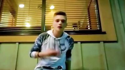 Twink in the Park: Solo Masturbation and Risk Taking!