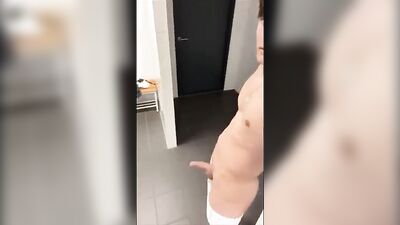 Amateur Muscle Fitness Big Cock Handjob