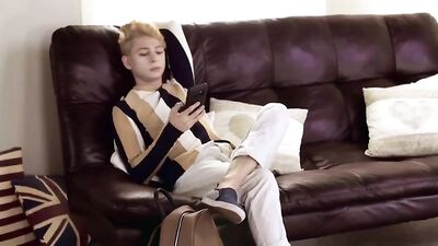 Bareback Buddies: Twink Action and Hand Jobs!