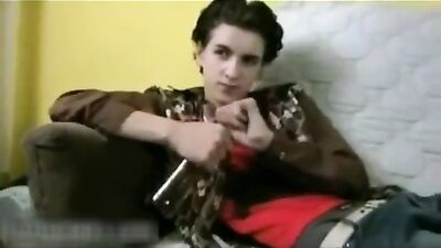 A Teenage Solo Showcase in Retro Style