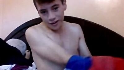 Handsome Solo Cam Boy Delivers Inconsistent Action with Low Lighting