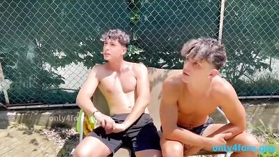 Gear-grinding action with smooth bareback ride