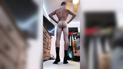 A Fit Amateur Blonde Boy Shows Off His Muscles in a Selfie Cam!