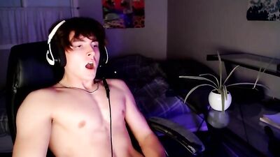 Webcamming with a Twist: The Sultry Soloist and Her Jubilant Jerk Off!