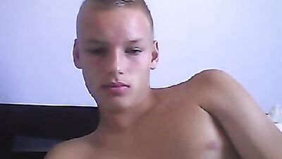 Blonde stud shows off his ultra-handsome mug in a solo wank session