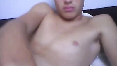 Blonde stud shows off his ultra-handsome mug in a solo wank session