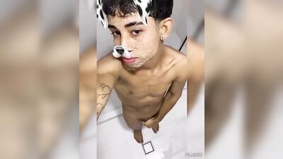 Latino Teen Novinho Masturbating While Exhibitionist