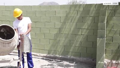 Raw Builders: A Bareback Cock Sucking and Cum Shot Scene with Twinks