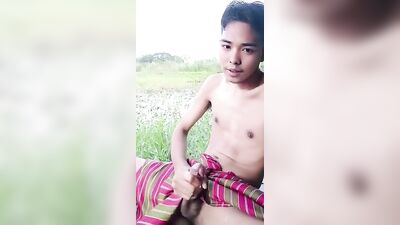 Masturbating in the Park - Caught by Passersby