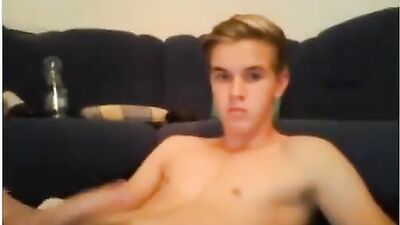 Blonde amateur jacks off on his bed while taking a sexy selfie