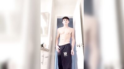 Young Man Enjoys Pleasure from His Fleshlight in Front of Cheering Online Audience