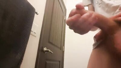 Fitness enthusiast pleasures himself with his massive tool