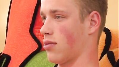 Young and Blonde: Sven Olafssons Musical Masterpiece with Tiny Twink Soloists