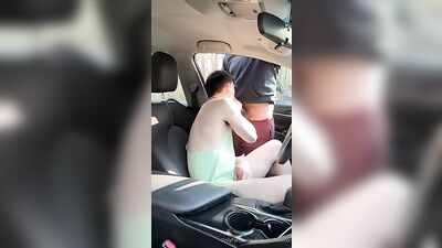 Bareback Bear Hits a Twink with Creamy Cumshots in the Parked Car with Older Men