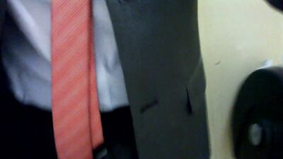 Masturbandome en baño público