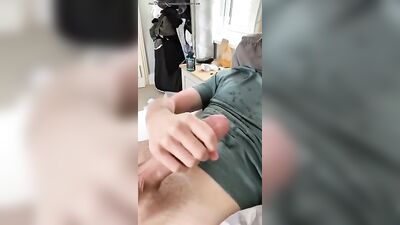 Handjob of a Lifetime Leaves Harry Cumming All Over Himself