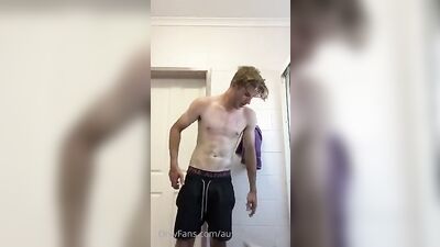 Young Blonde Muscle Dude Goes Down on His Fitness Model Friend in an Amateur Webcam Show