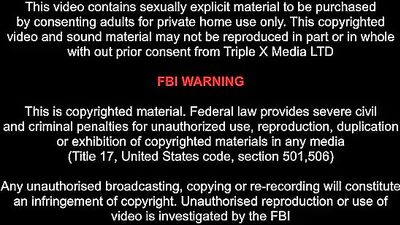 Big Game Hunters: Muscle Pigs Get Owned By Tiny Twinks