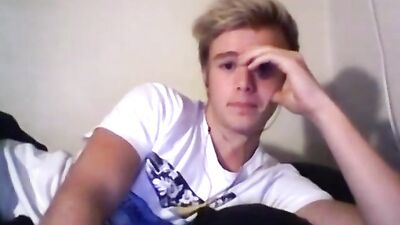 Cumming with Cuteness: Amature Blond Model