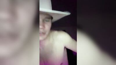 Hoy str8 cowboy jerking while he watch porn