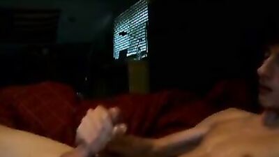 Young stud shows off his muscles in a web-cam solo