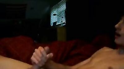 Young stud shows off his muscles in a web-cam solo