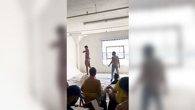 Male model sketching in art class ????️ The body of man ????????