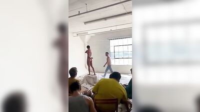 Male model sketching in art class ????️ The body of man ????????