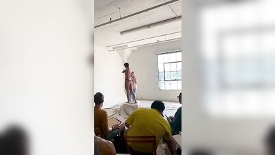 Male model sketching in art class ????️ The body of man ????????