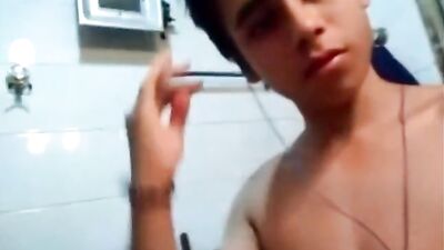 Teenage Boy with Huge Head Gives Himself a Hand Job Live on Cam