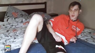 Retro-Inspired Self-Pleasure Session Leads to Splashy Climax