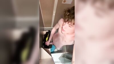 Teen Boys Cum Shot Captured on Live Webcam!