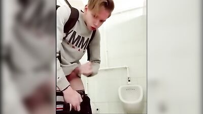 [School Toilet Handjob][0061] Quickie at the urinal
