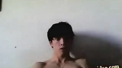 Young and Curious: A Webcam Experience with a Huge Dong