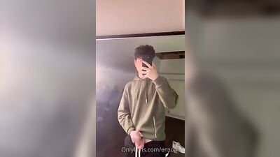 Handsome twink enjoys solo handjob and amateur cum shots on webcam