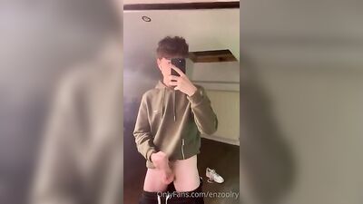 Handsome twink enjoys solo handjob and amateur cum shots on webcam