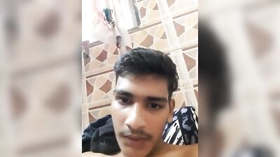 Web-Camming in India: Amateaur Asian Men in Mumbai!