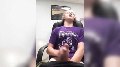 Young Violinist Jacks Off in Front of His Webcam