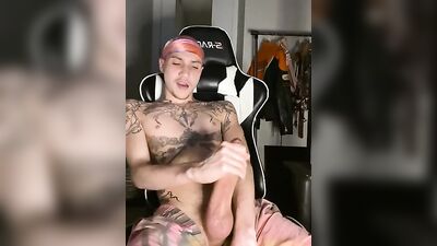 Handsome Men with Huge Cocks Wanking Together and Cumming